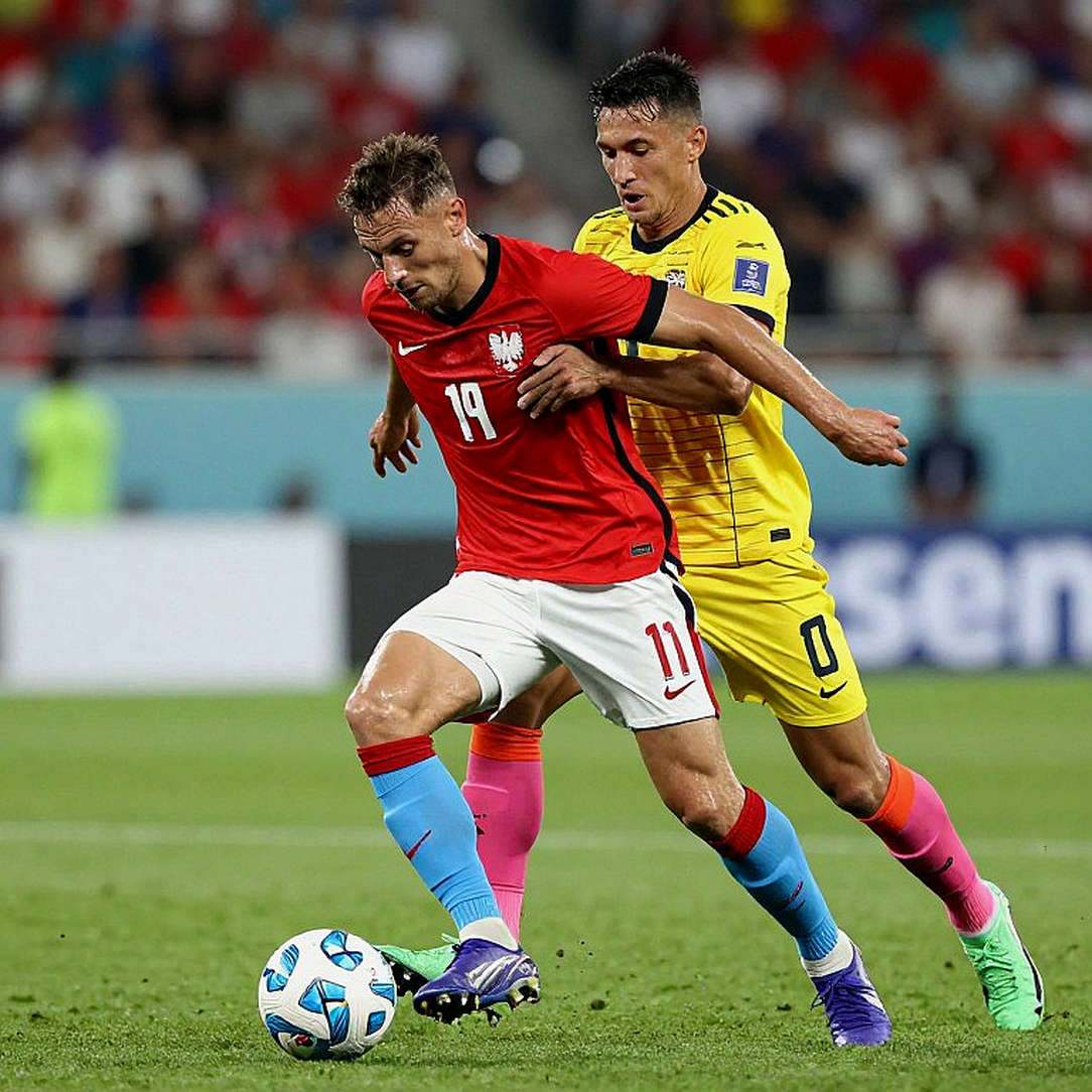 Việt Nam 1-0 Philippines: Ba điểm có thật, quy trình đang vay nợ