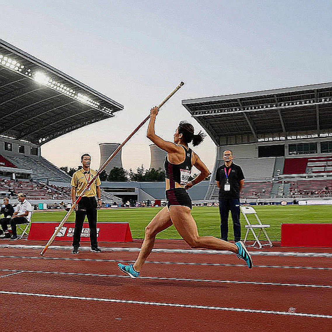 Amy Hunt, 22,16 giây ở Brussels và cái giá của một mùa giải không có khe nghỉ